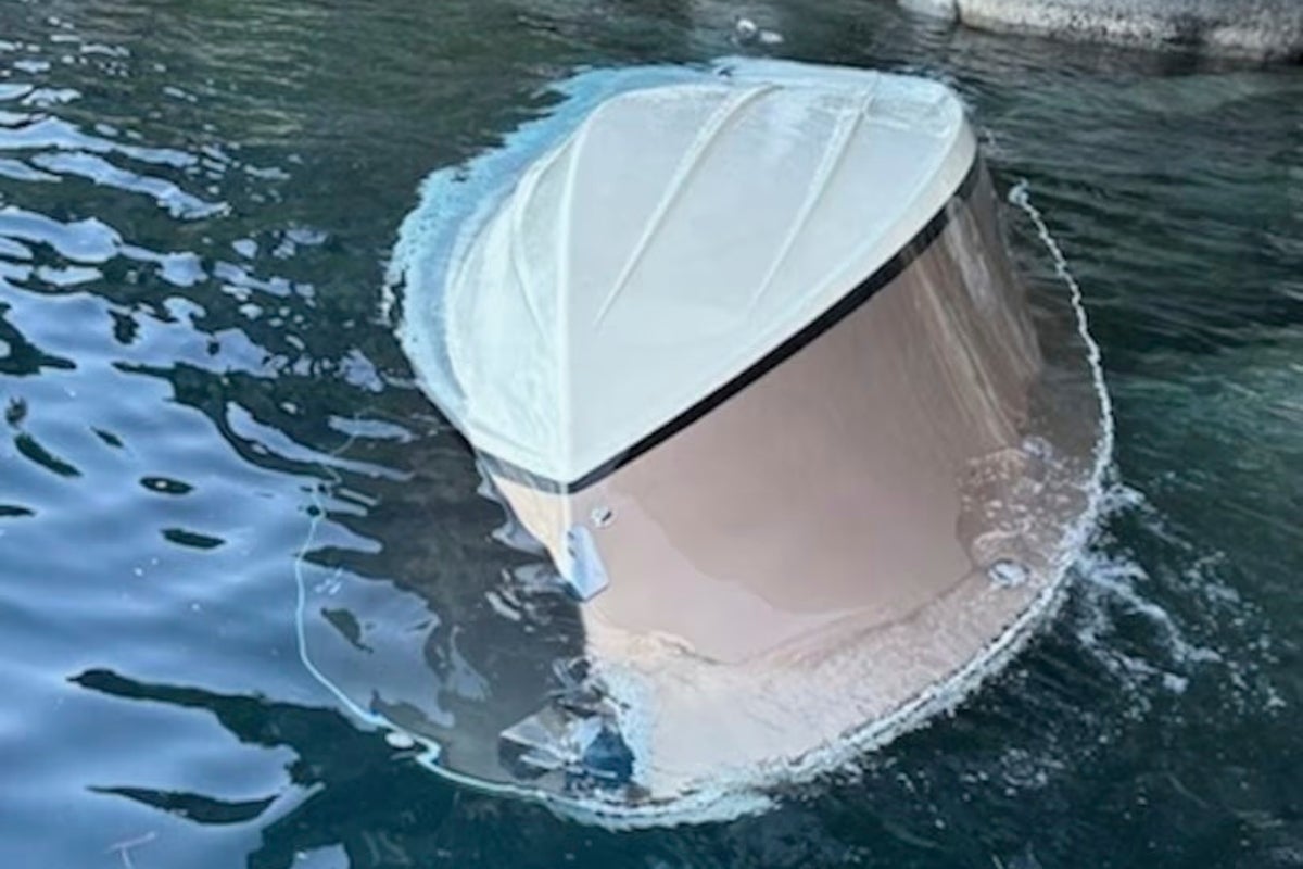 6 reported dead and 2 missing after a boat capsizes on Lake Tahoe in California