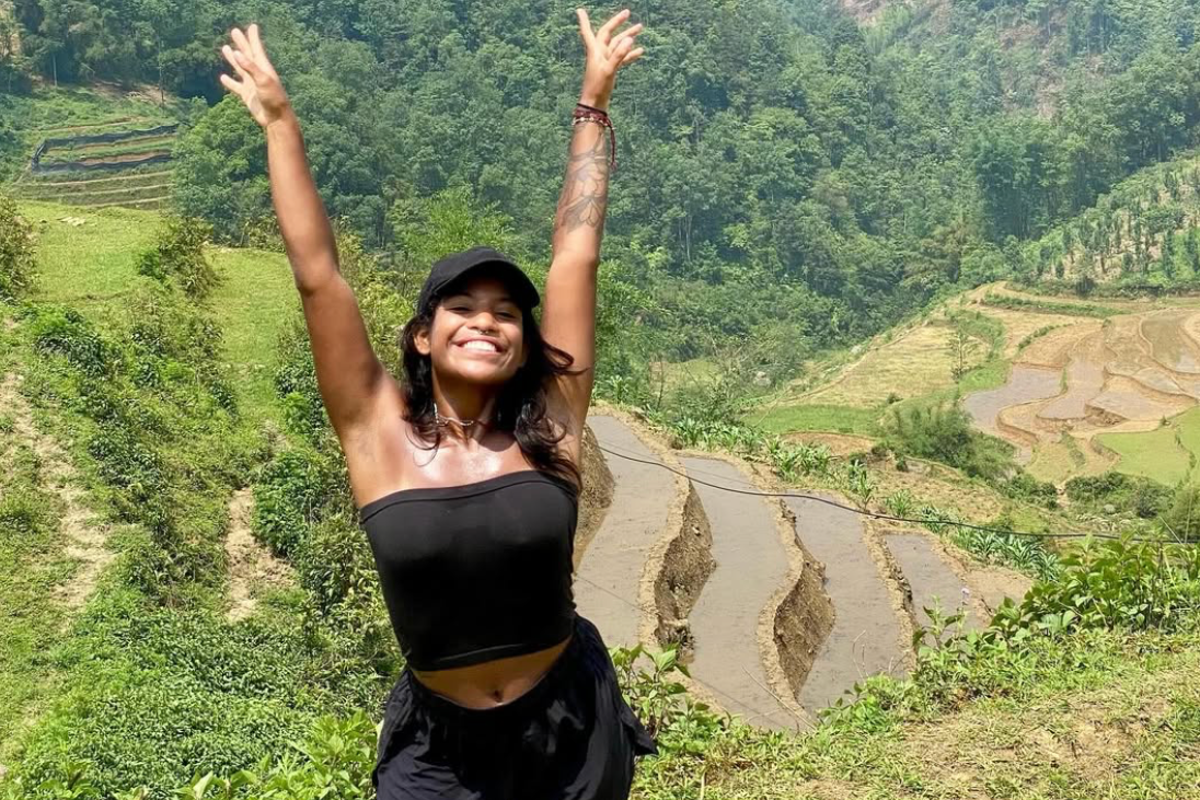 Brazilian tourist, 26, has been trapped 1,600ft down an active volcano for three days after ‘guide abandoned her’ when she got tired Brazilian tourist, 26, has been trapped 1,600ft down an active volcano for three days after ‘guide abandoned her’ when she got tired
