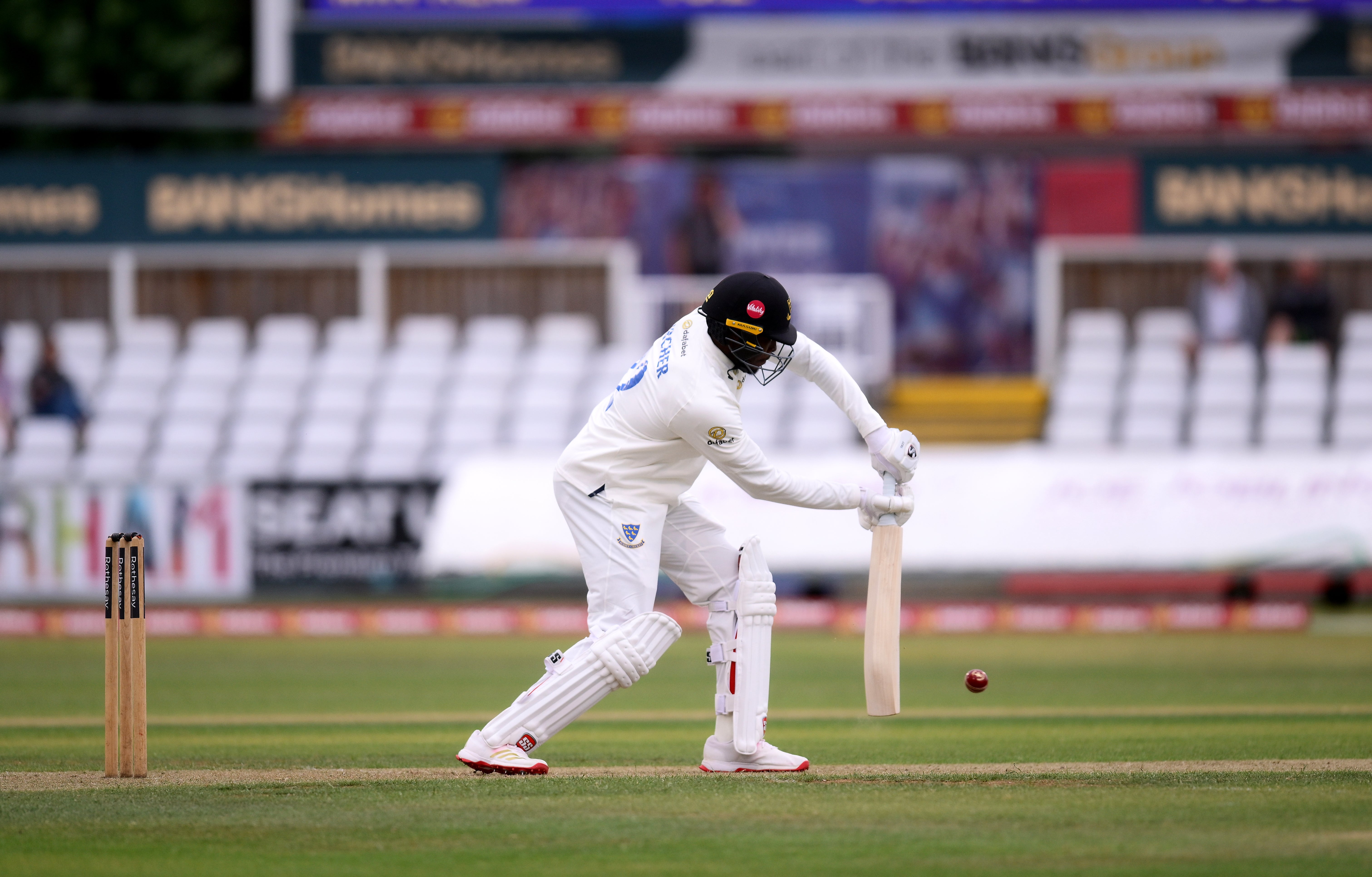 Jofra Archer impressionou com o bastão para Sussex contra Durham