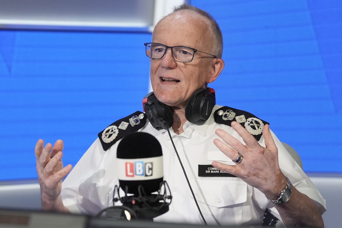 Met Police Chief Apologises After Selina Scott Robbery Response Failures London West End