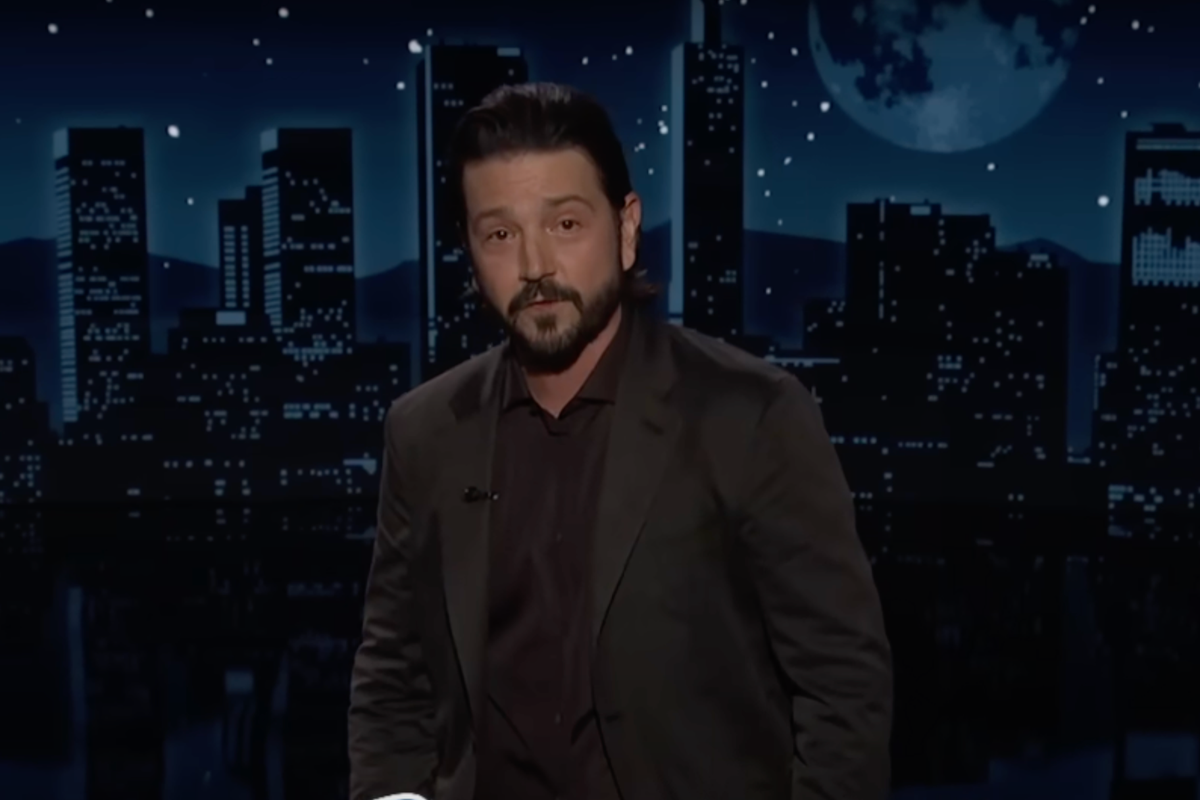 Star Wars actor earns standing ovation for rousing speech condemning Trump’s ‘unfair’ immigration policy Star Wars actor earns standing ovation for rousing speech condemning Trump’s ‘unfair’ immigration policy