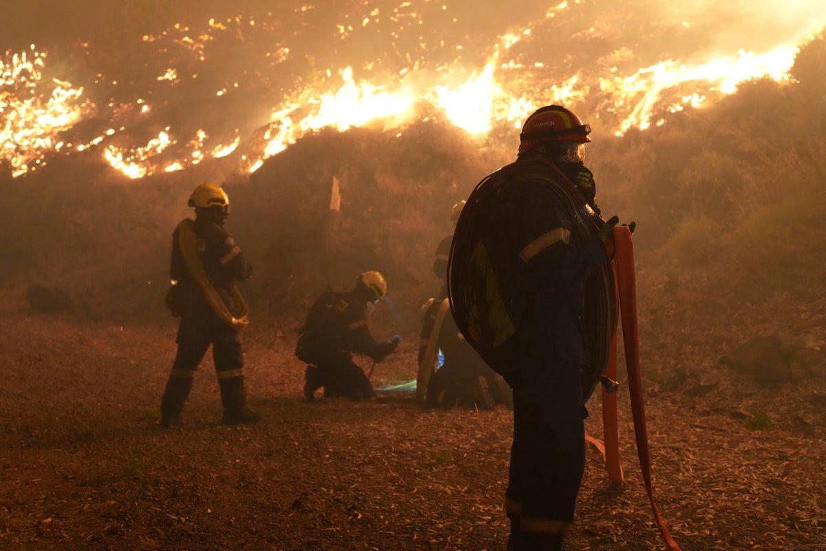 Europe heatwave latest: Tourist ‘dies of heatstroke’ in Spain while parts of Greece evacuated over wildfires