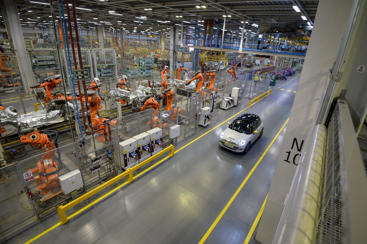 Car makers call for planned easing of electricity costs to go further