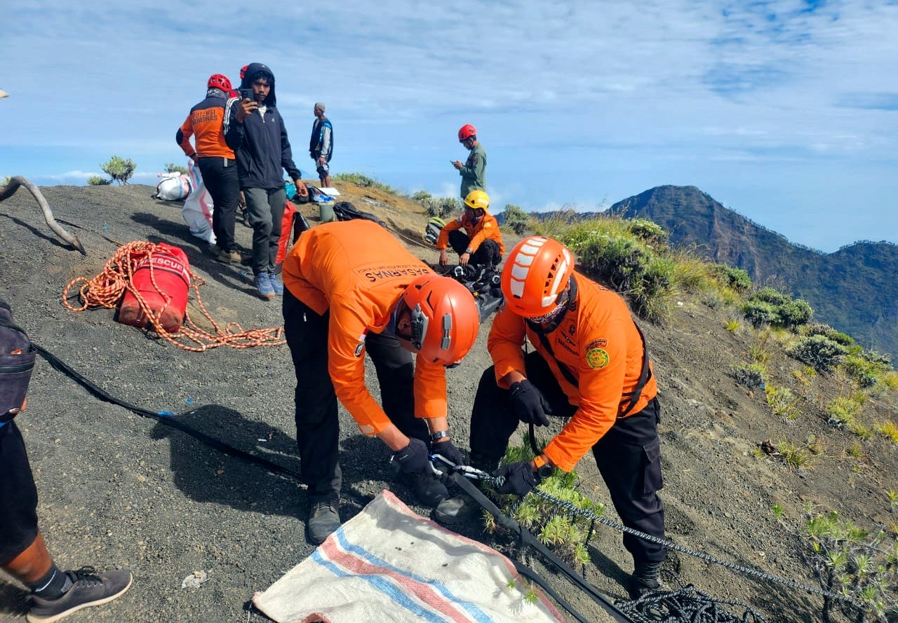 File image: Indonesian rescuers looking for a Brazilian tourist in 2025 who went missing