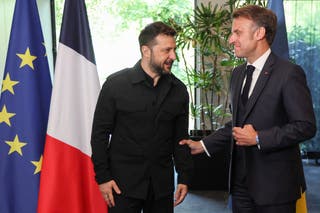 Le président français Emmanuel Macron et le président ukrainien Voldymir Zelensky