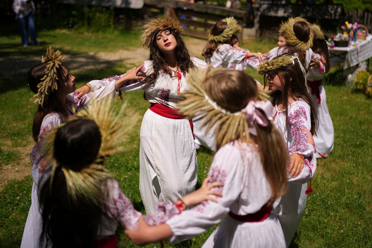 Photos of global celebrations marking the start of the summer and winter solstices