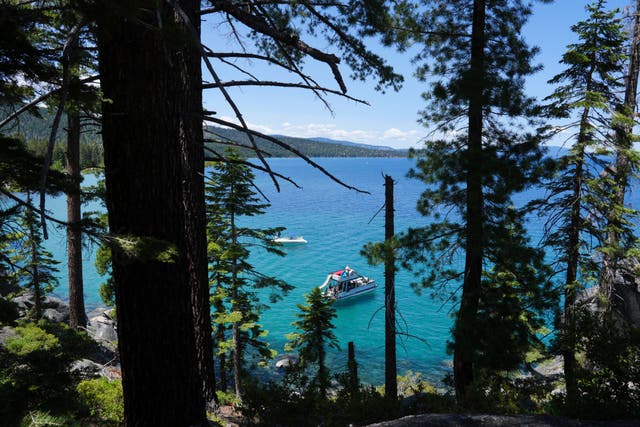 <p>La empresa NV Energy dejará de suministrar alrededor del 75 % de la electricidad del proveedor Liberty Utilities en el lago Tahoe para mayo de 2027, lo que afectará a 49.000 clientes, ya que redirigirá la energía a centros de datos de inteligencia artificial en Nevada</p>