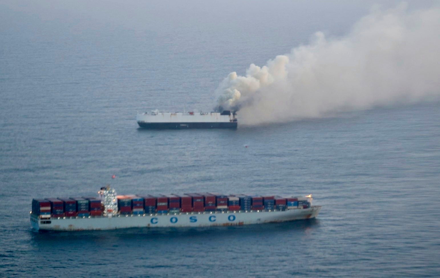 ALASKA-BUQUE INCENDIADO