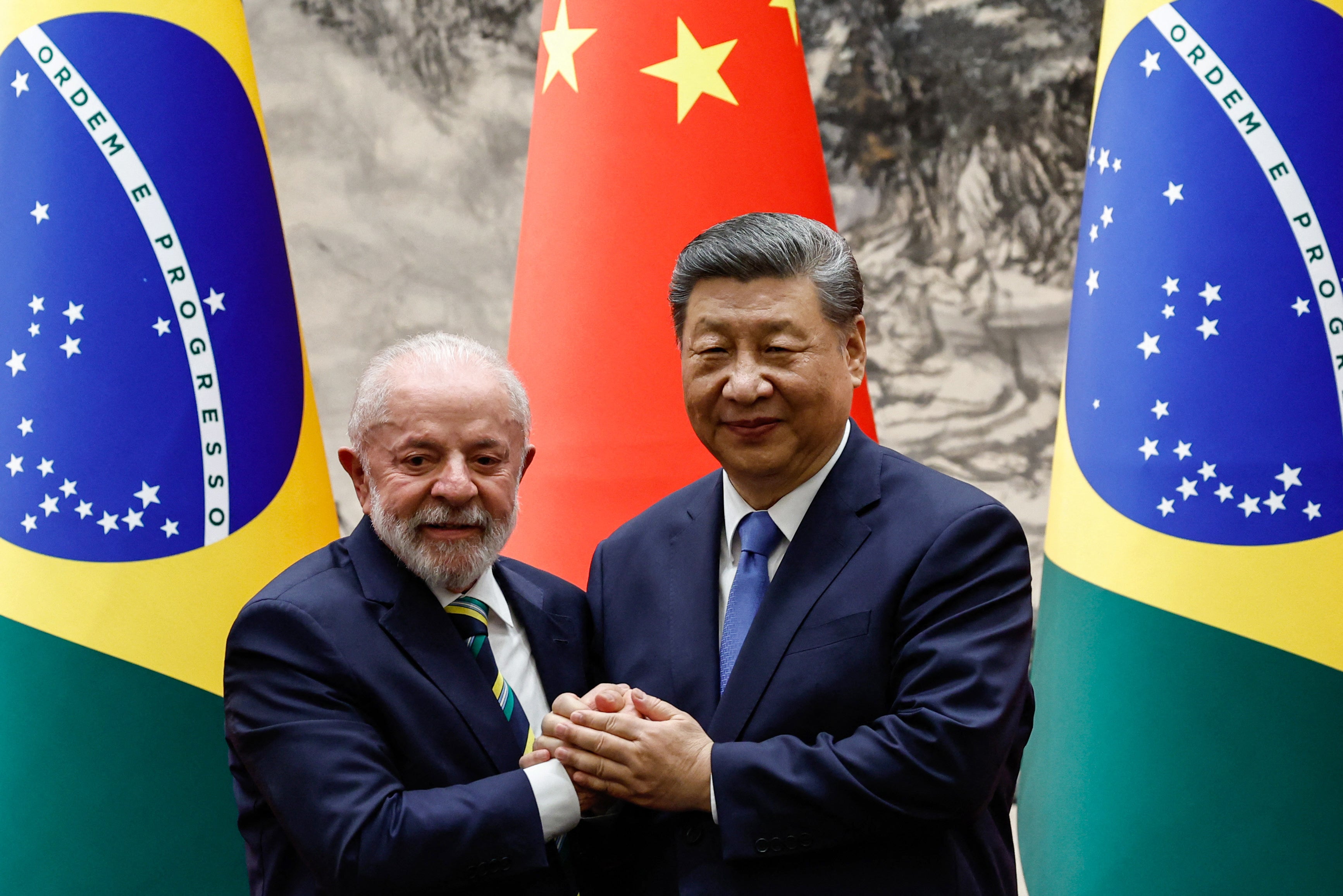 Luiz Inacio Lula da Silva with Xi Jinping in Beijing