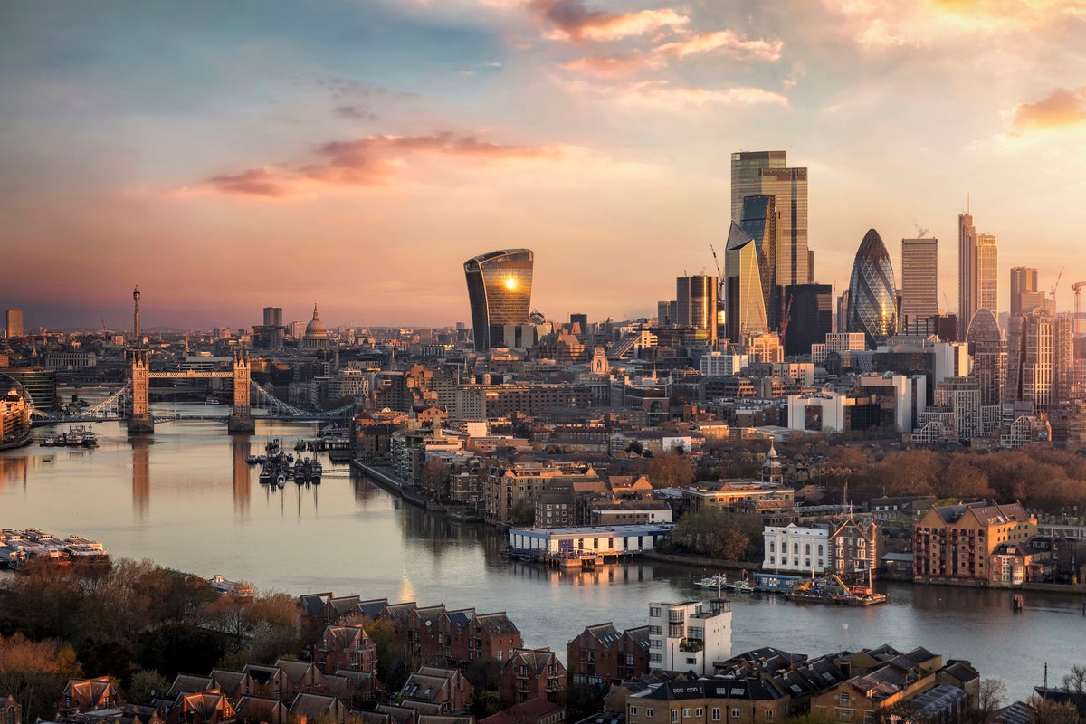 Windstar launches new mini cruises including a sailing under Tower Bridge