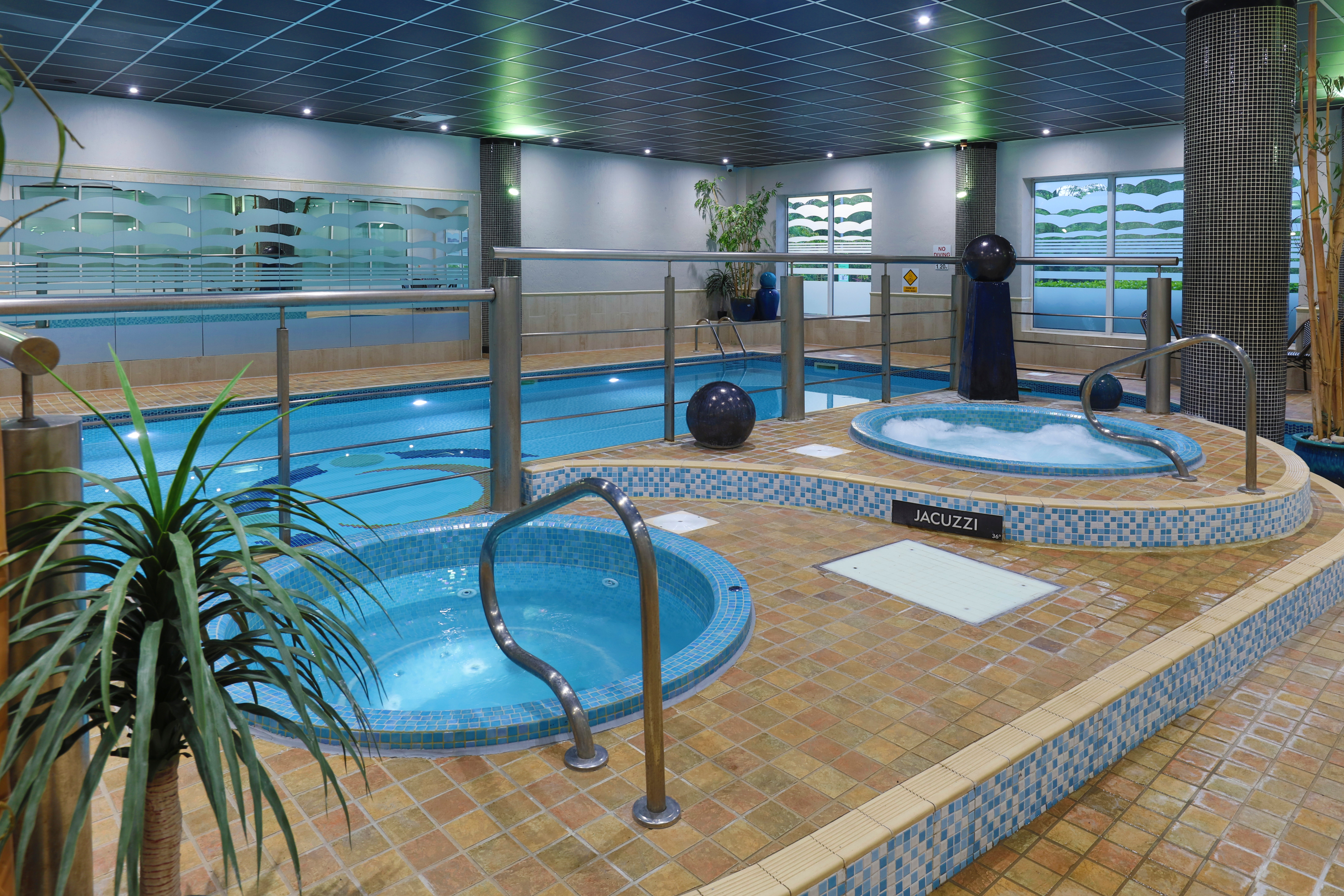 Seek out the steam rooms and jacuzzis at the Best Western