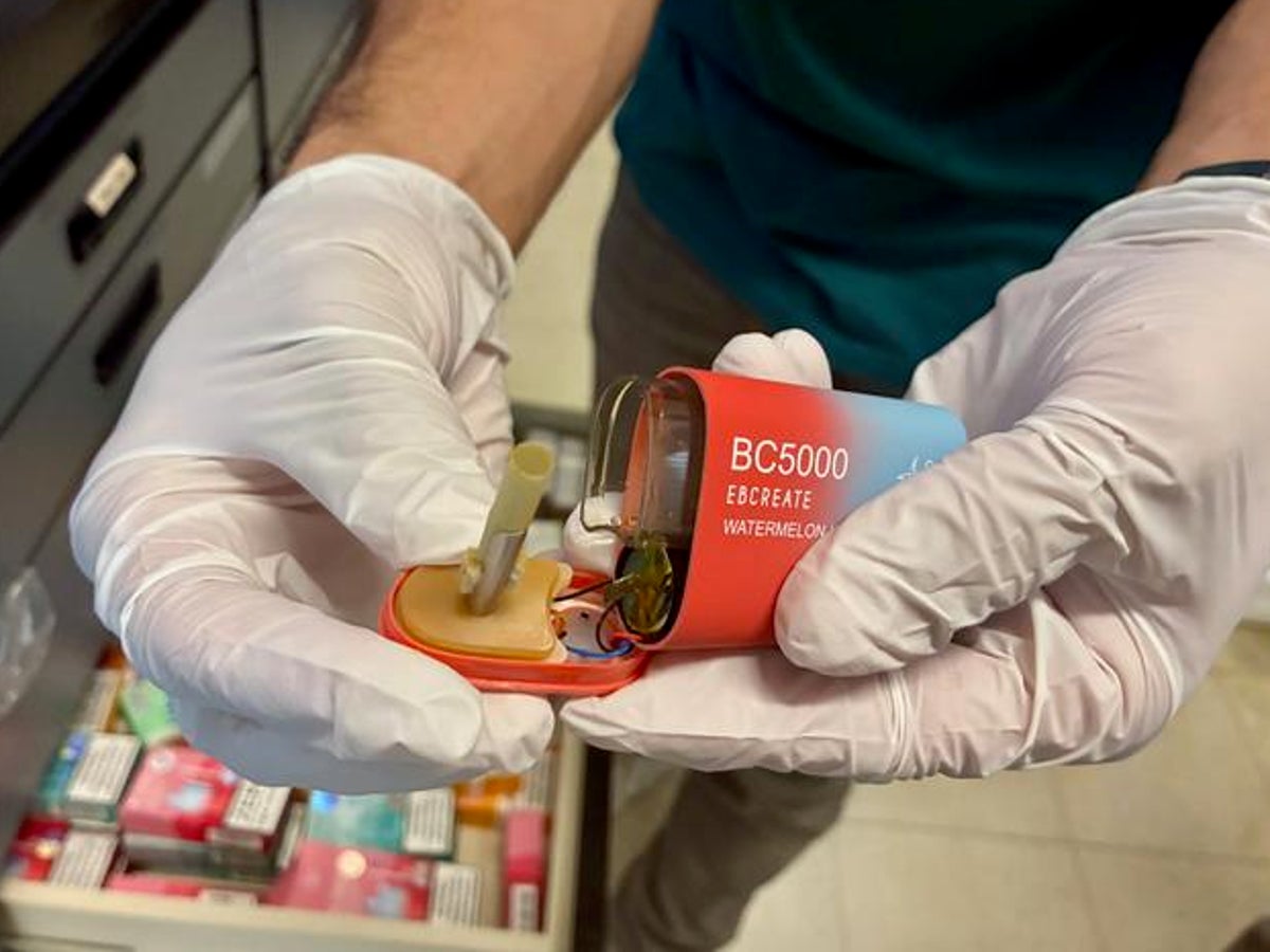 elfbar nachfüll pod läuft aus Big tobacco likes to claim that their products are disposable, but the  truth is, they aren't! Read more about this in Truth Initiatve's article,  “Not-so-disposable e-cigarettes: Young people grapple with e-cigarette waste main image 0