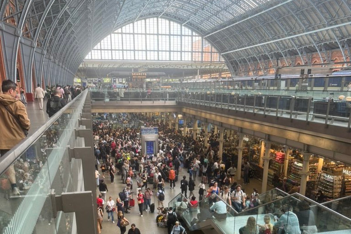 Major delays to Eurostar trains as passengers warned to cancel or postpone journeys