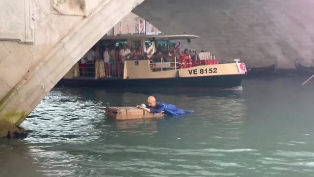 <p>Life-size mannequin of Jeff Bezos lying on a giant Amazon box dropped into Venice's Grand Canal
</p>