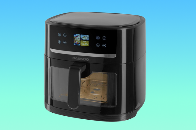 <p>Daewoo has slashed the price of its AI air fryer by more than 30 per cent</p>