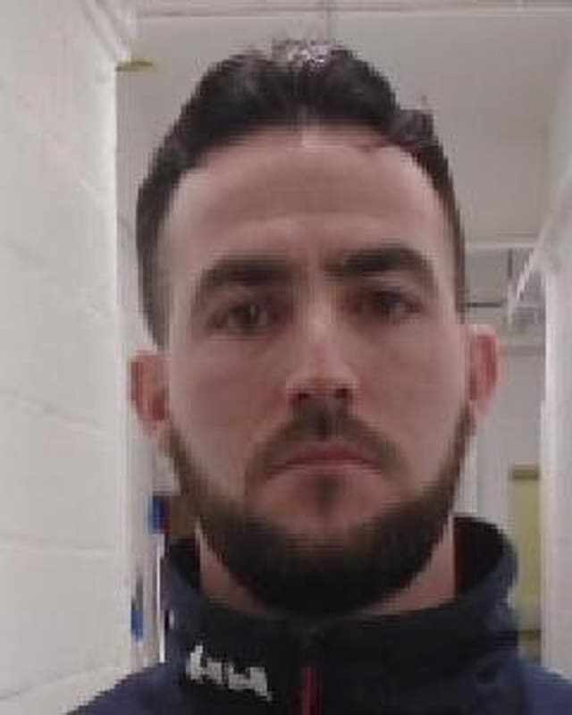 Urgent manhunt for three escaped prisoners on the run for days | The ...
