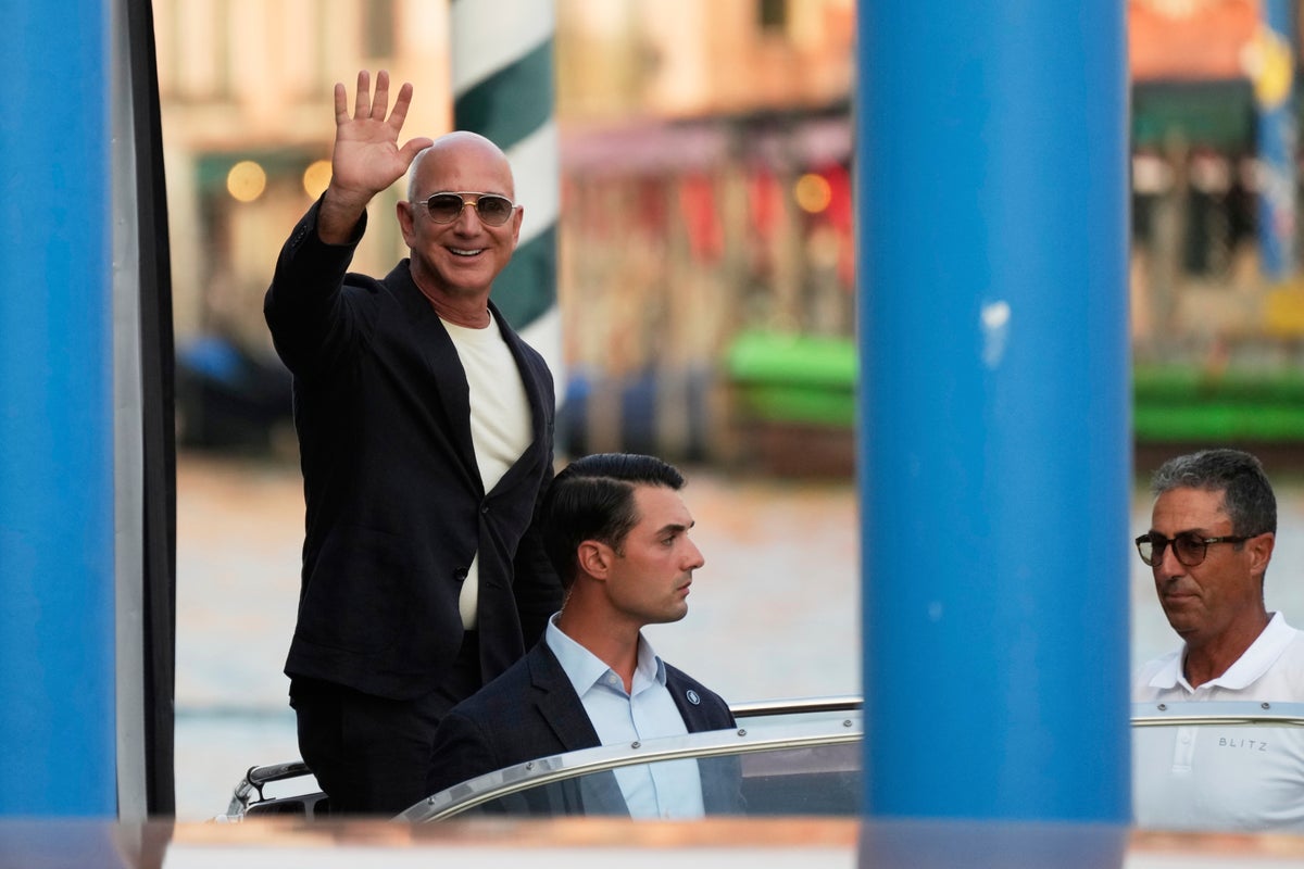 https://static.independent.co.uk/2025/06/26/11/APTOPIX_Italy_Venice_Bezos_Wedding_29833.jpg?width=1200&height=800&crop=1200:800