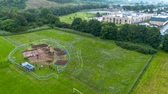 <p>Volunteer archaeologists have uncovered a Bronze Age burial site underneath a popular park in Wales</p>
