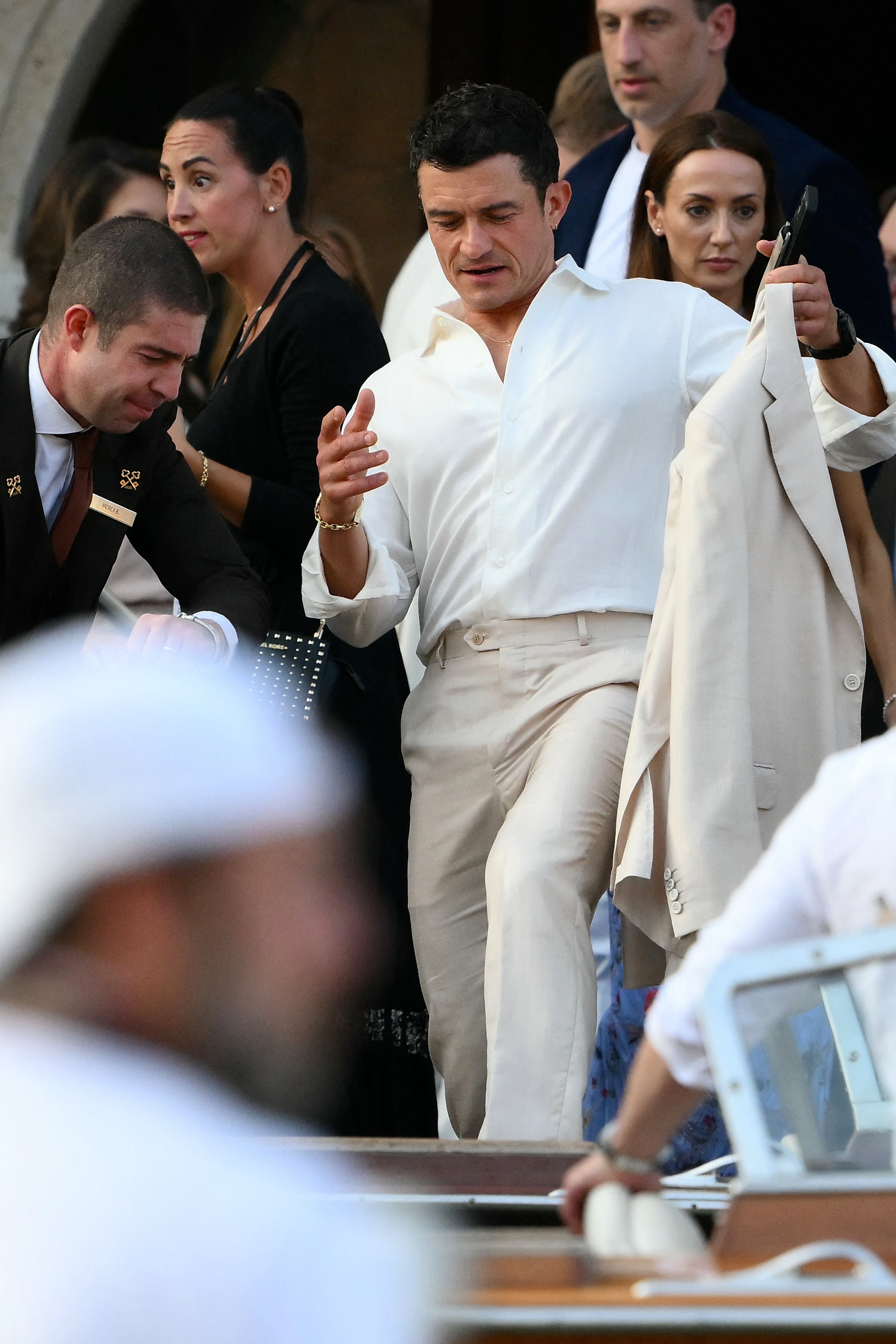 Orlando Bloom, who is reportedly fresh from his split with Katy Perry , was spotted getting on a taxi boat to Thursday’s welcome party. He wore a wide-collared button-down shirt, paired with a cream linen blazer and pants. Bloom was one of the few guests who understood the Italian summer wedding assignment.