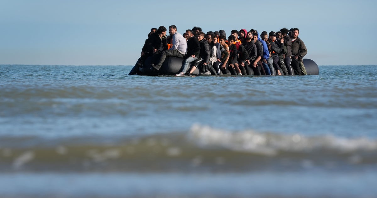 UK and France to agree migrant return deal to tackle Channel crossings – reports | The Independent