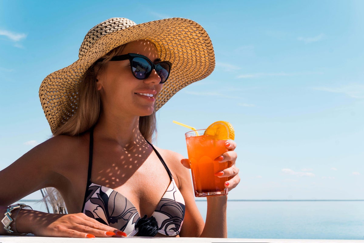 5 ways the mix of sun and alcohol can impact your health