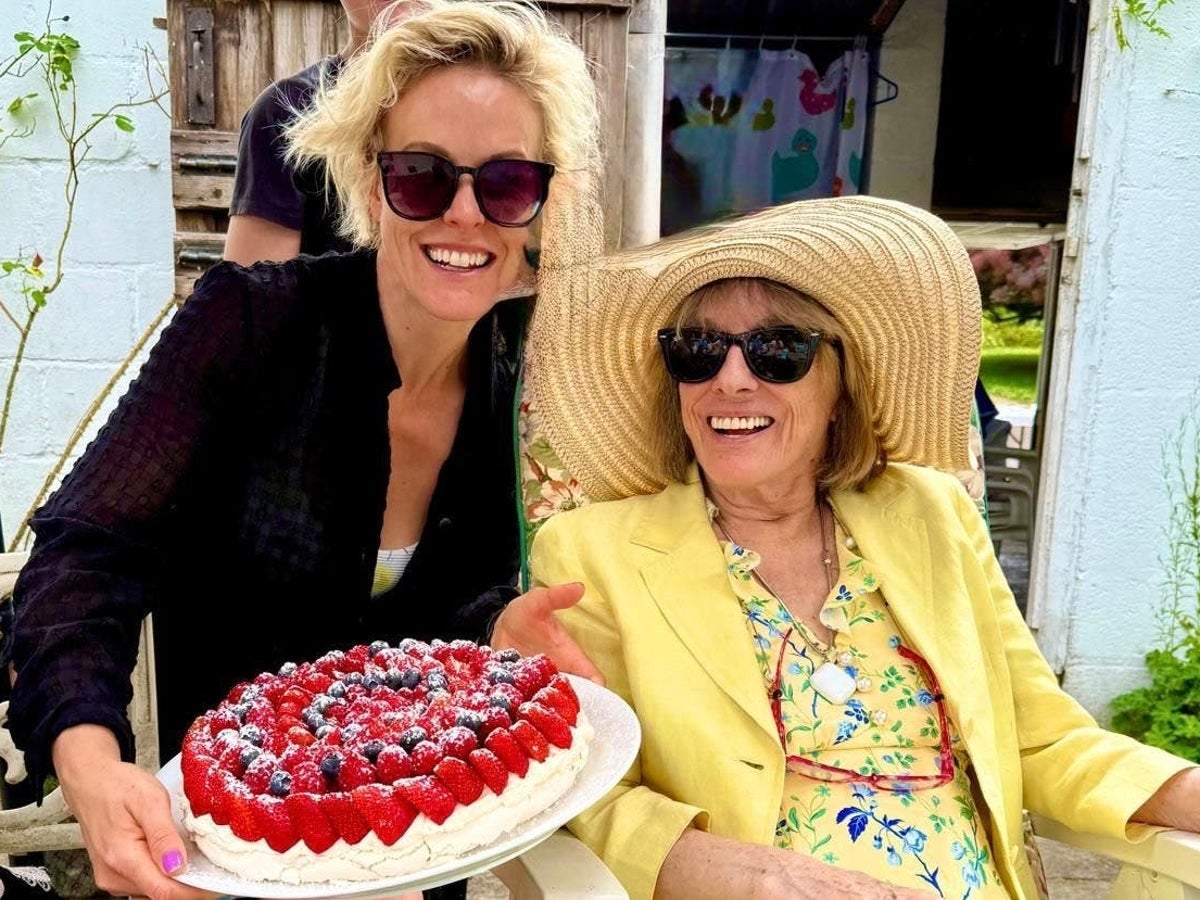 Esther Rantzen's daughter gives health update | Lifestyle | Independent TV