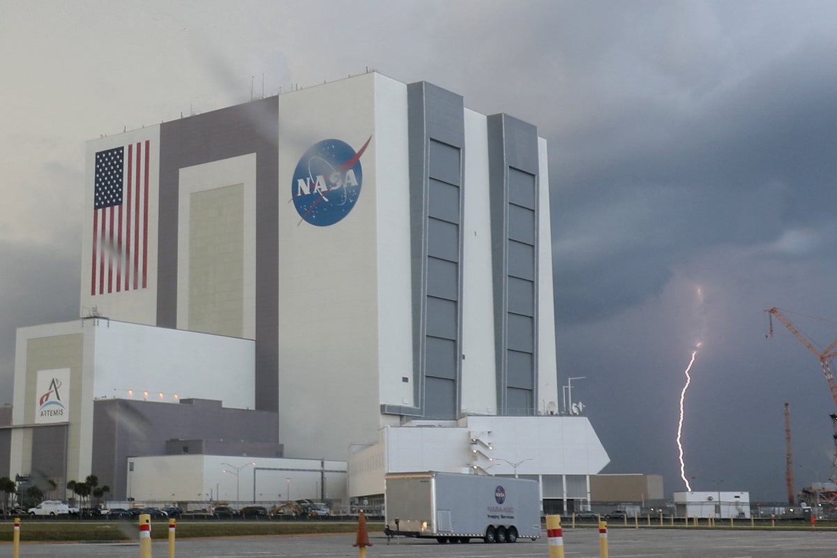 Heat waves bring dangerous and deadly lightning strikes. Here’s how to avoid getting struck
