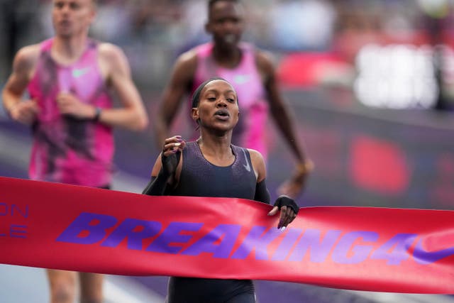 <p>Faith Kipyegon, from Kenya, crosses the finish line</p>