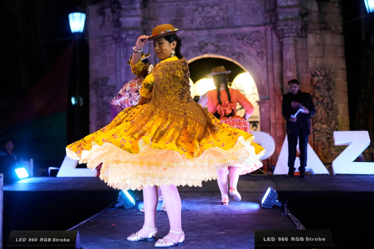 Photos of the Cholita Paceña contest that honors Aymara women
