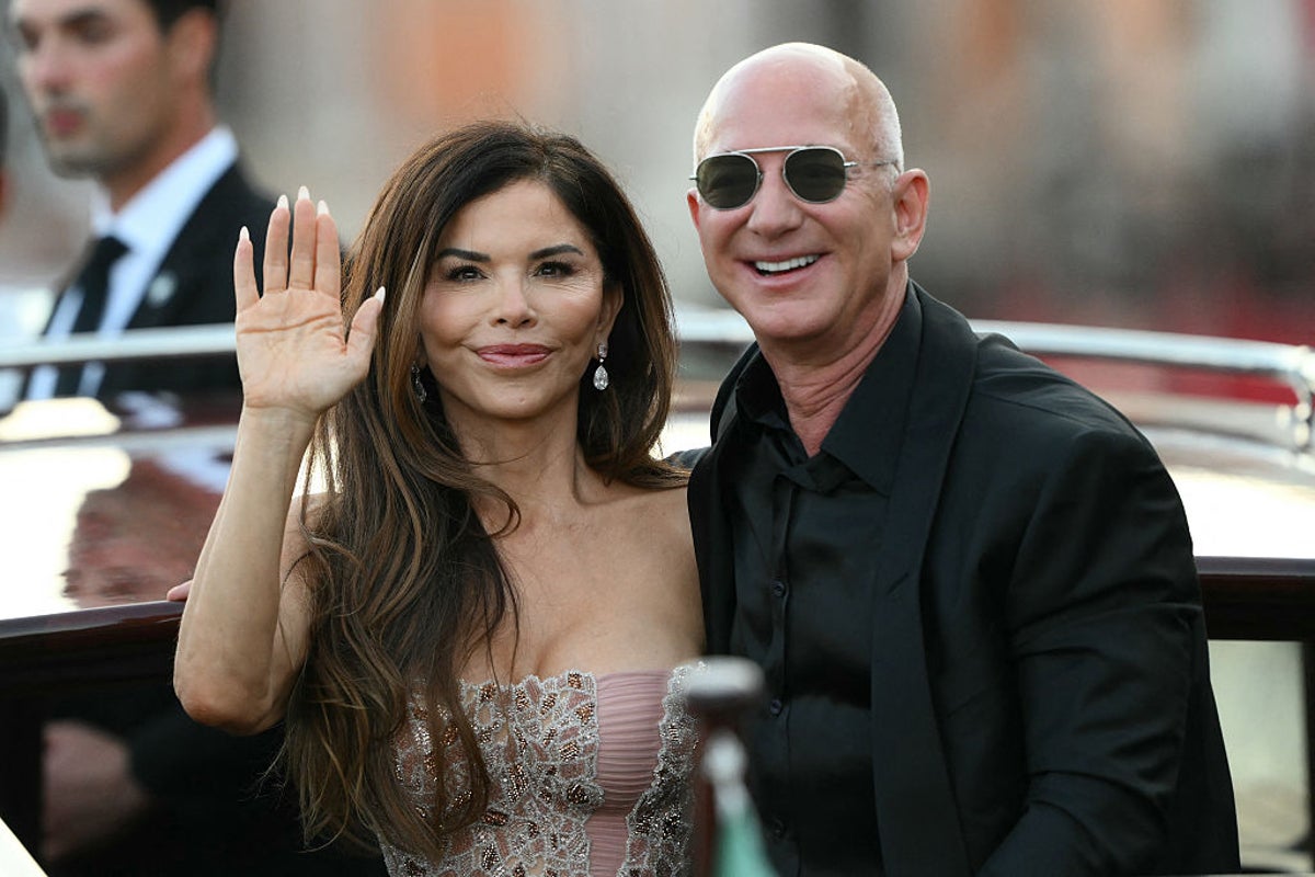 Bezos and Sánchez emerge for grand finale party as protests erupt in Venice: Live wedding updates