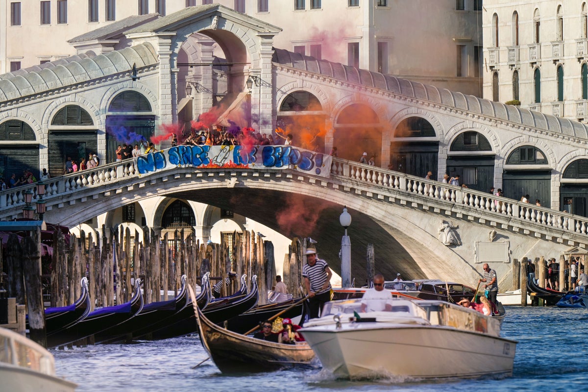 Protests erupt in Venice against Jeff Bezos wedding bonanza
