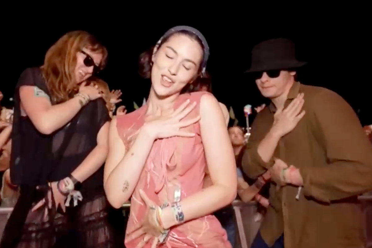 Charli XCX crowns Gracie Abrams as Glastonbury 2025 ‘Apple Girl’