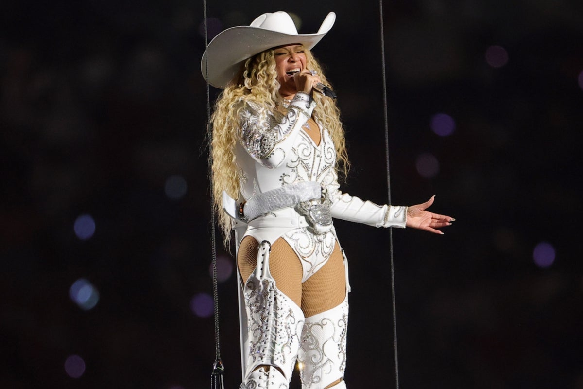 Beyoncé’s flying car prop malfunctions during Cowboy Carter concert in Houston