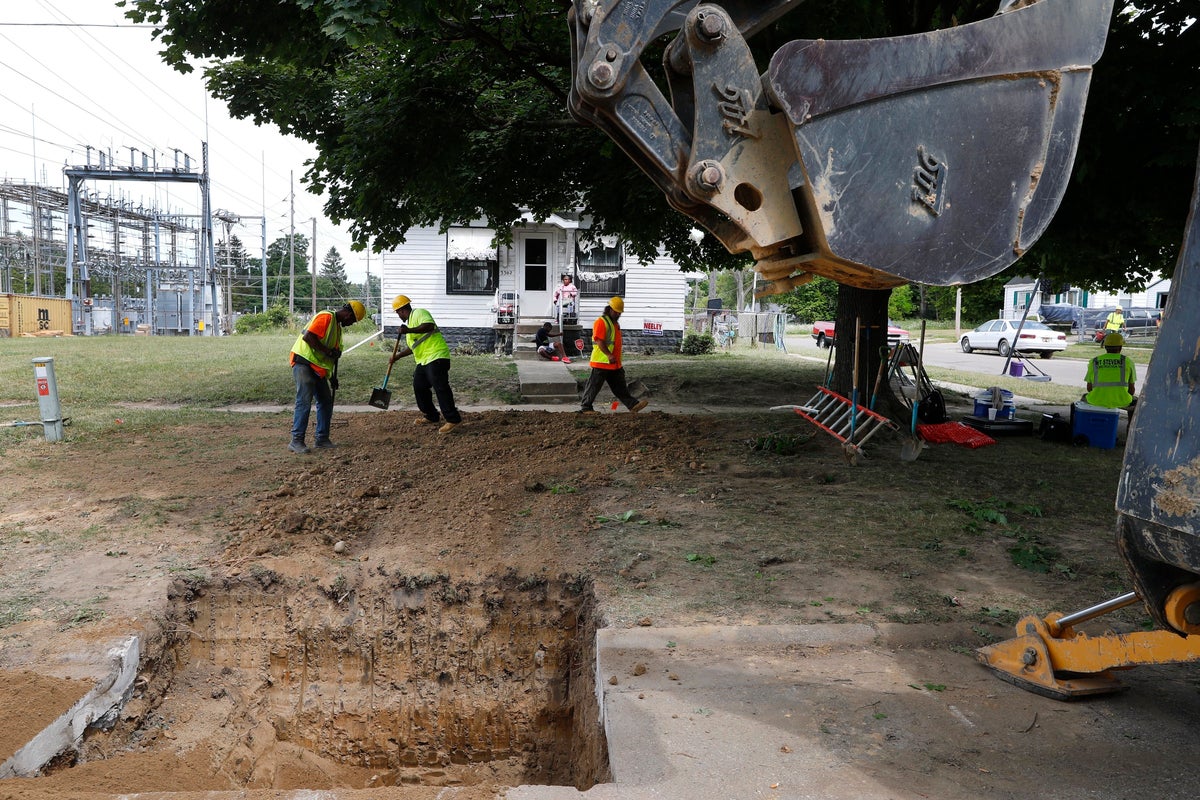 Flint's still-unfinished lead pipe replacement serves as cautionary tale to other cities