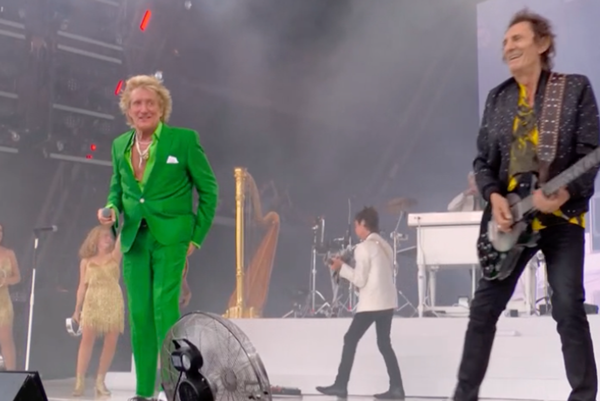 Ronnie Wood shares behind-the-scenes Glastonbury footage