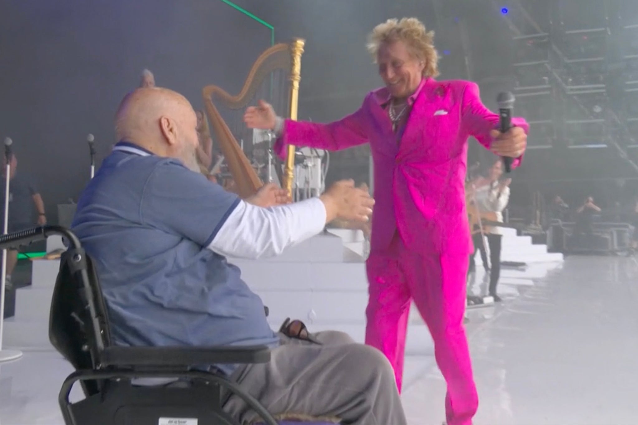 Stewart welcomes Eavis to the stage