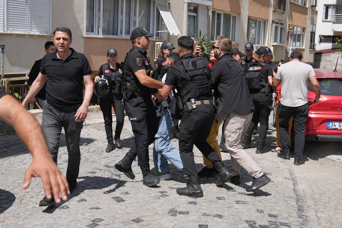 Police detain over 50 people in crackdown on Istanbul Pride march