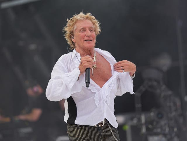 <p>Rod Stewart performing on the Pyramid Stage at Glastonbury 2025</p>