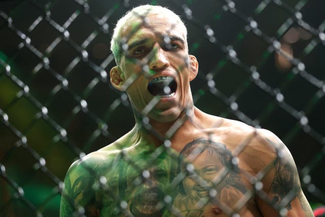 <p>Charles Oliveira pre-fight against Ilia Topuria</p>