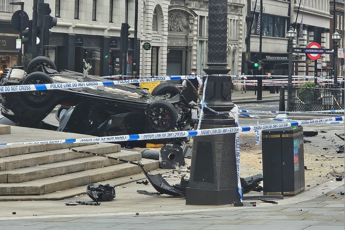 Car ploughs into fountain at London Piccadilly Circus
