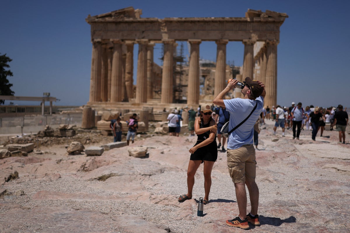 Access to Greek icon restricted as temperatures soar