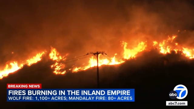 <p>Huge 1,200 acre Wolf Fire blazes throughout the night in California</p>