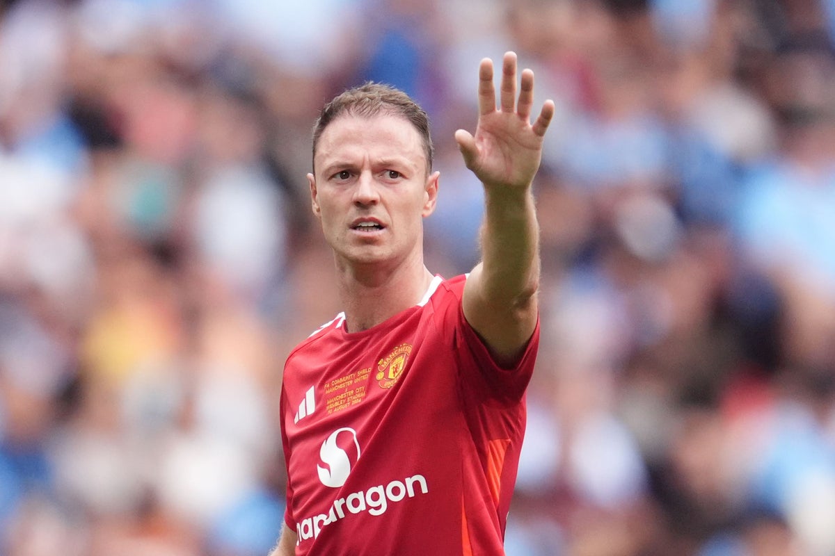 Jonny Evans announces retirement and takes up new Manchester United role