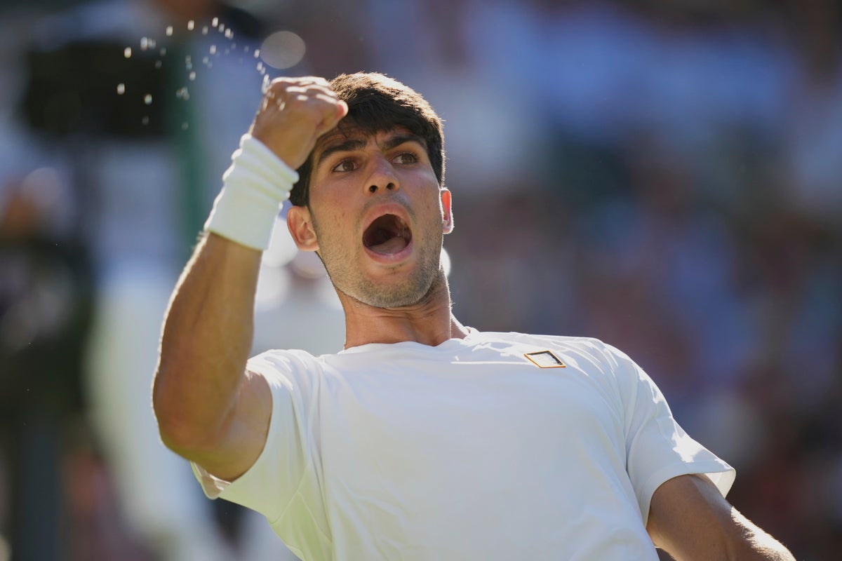 Wimbledon: 2-time defending champ Carlos Alcaraz needs 5 sets to beat Fabio Fognini in the 1st round