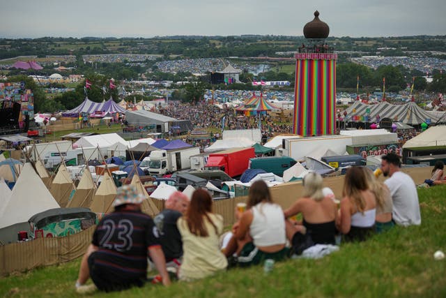 GLASTONBURY-CIFRAS