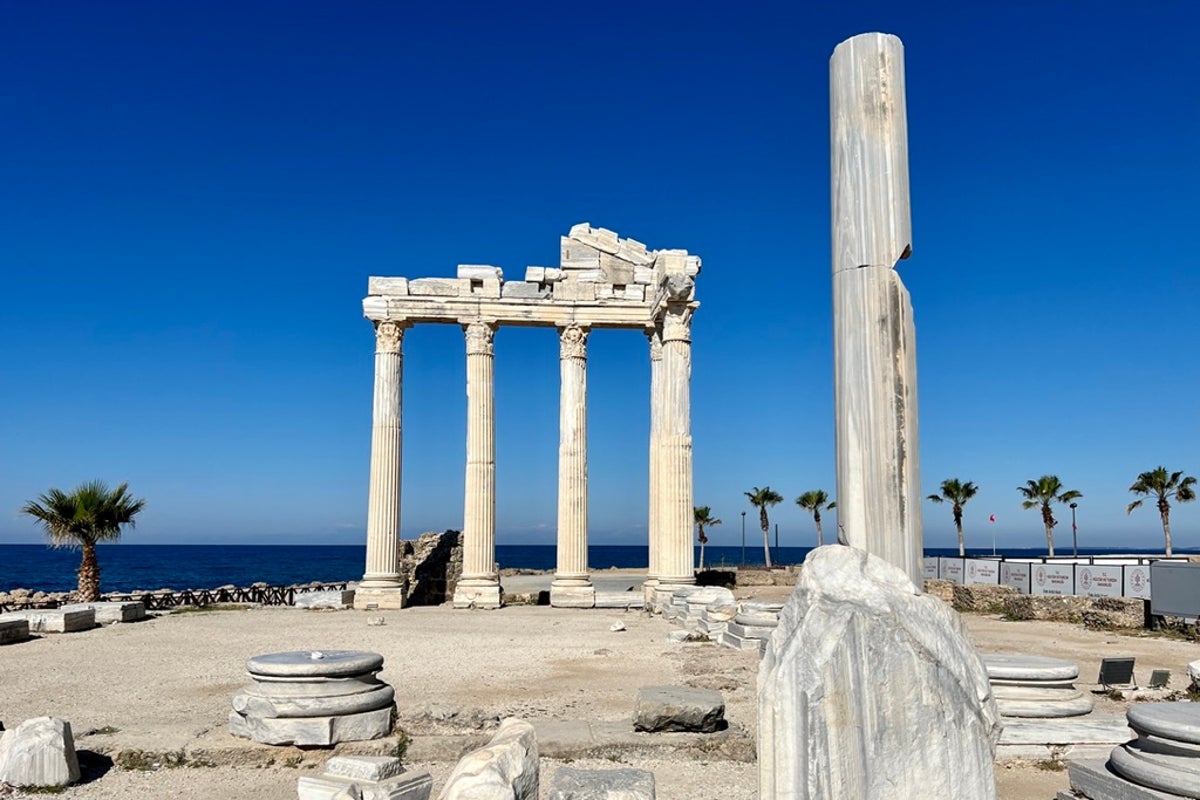 Package holiday firms slash prices to Greece and Turkey