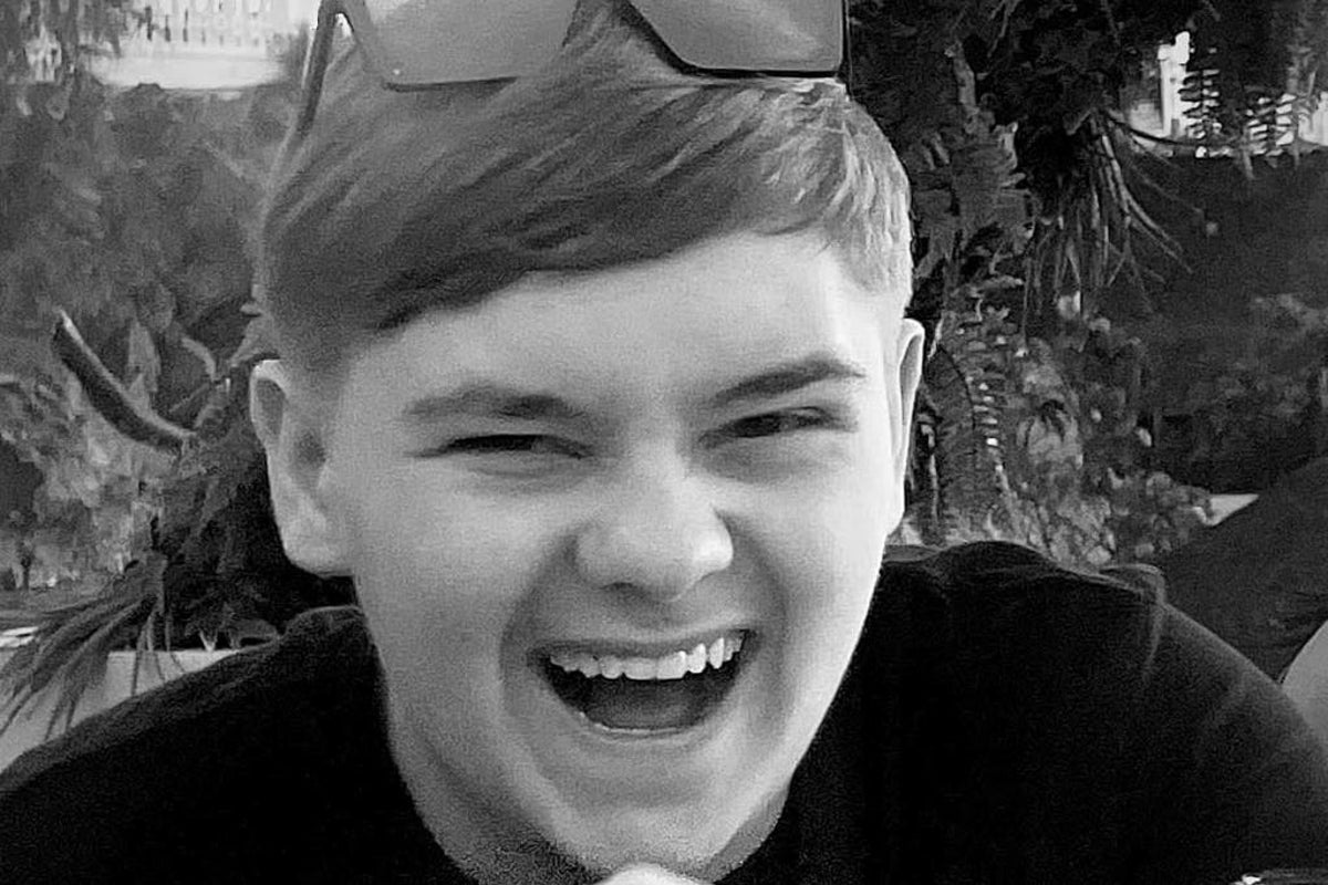 15-Year-Old Schoolboy Fatally Stabbed in Heart at Sheffield School