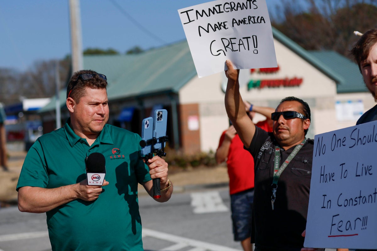 Spanish-language journalist remains in ICE custody despite being granted bond