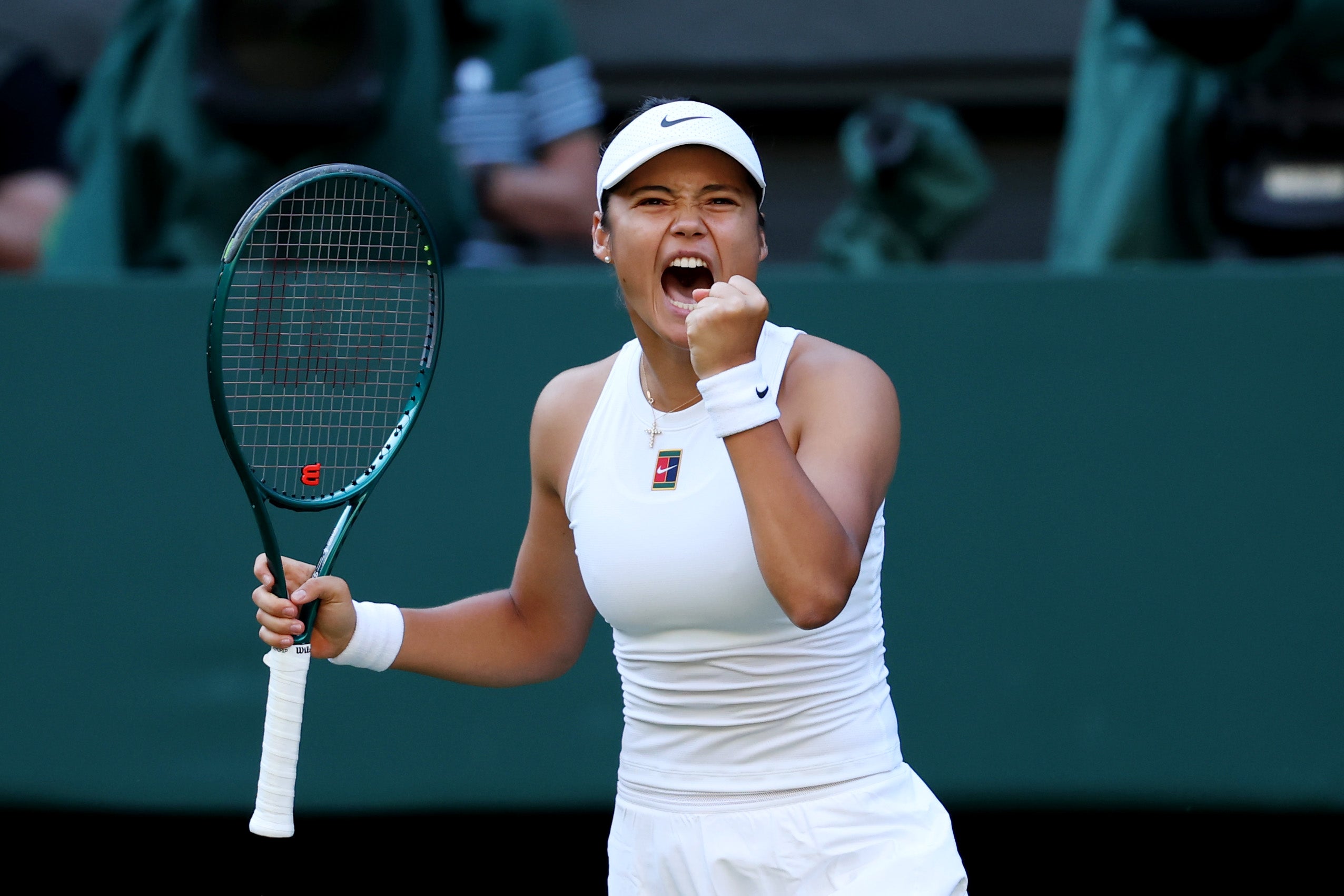 <p>Emma Raducanu celebrates winning the opening set against Marketa Vondrousova</p>