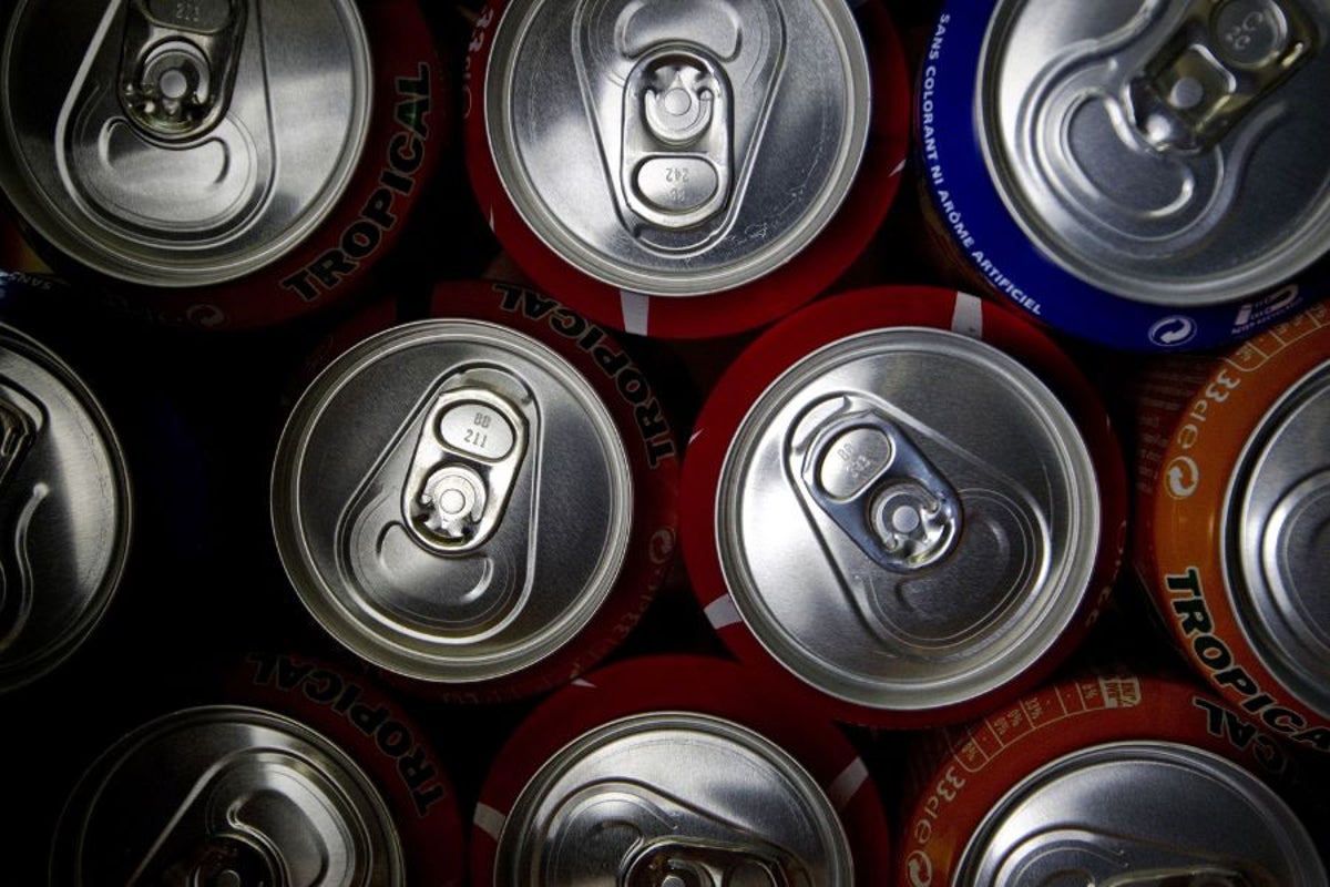 Michigan cops use Faygo soda to trick armed suspect holding bank employee hostage so they could shoot him dead